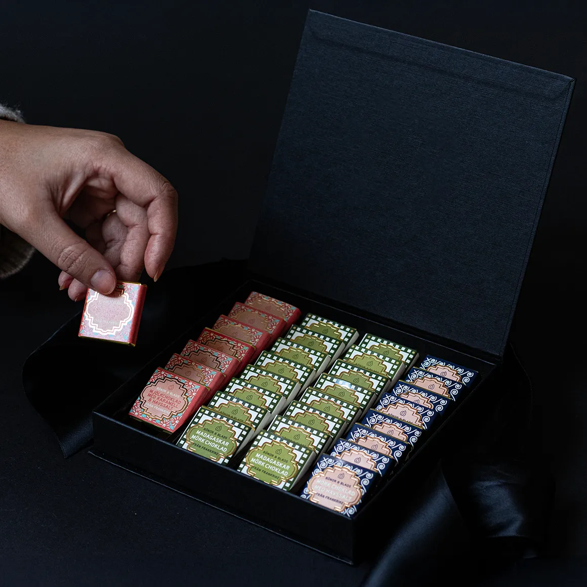 Bönor & Blad Ringen Chokladask med Bönor & Blads choklad 32 bitar